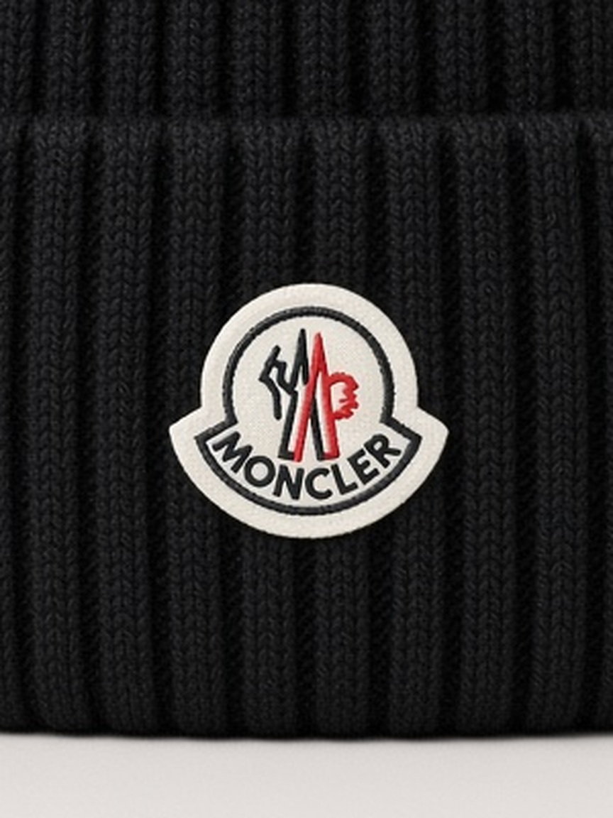 Moncler Classic Logo Beanie in Black